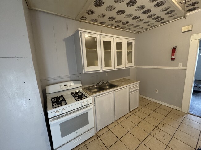 Photo - 335 Caston Ave