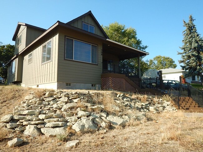 Building Photo - 2 Story, 3 Bedroom, 3 Bathroom House in He...