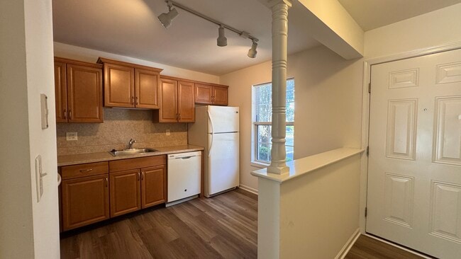 Photo - 40 Ramsgate Ln