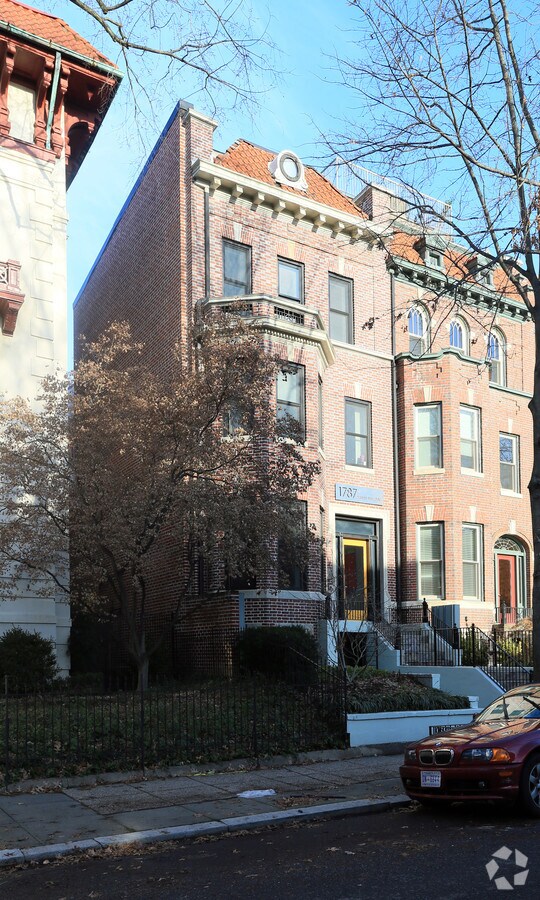 Photo - 1787 Lanier Pl NW Apartments