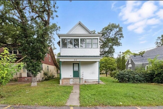 Photo - 612 7th Ave S