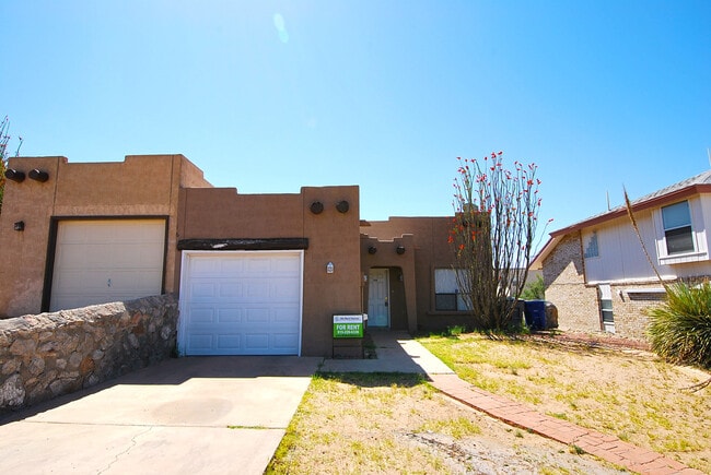 Building Photo - Delightful Westside Duplex with Refrigerated Air for Rent!