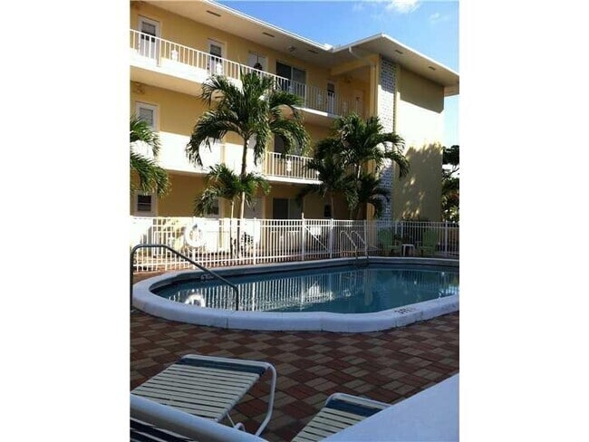 Building Photo - 3061 NE 49th St Unit 17 Rental