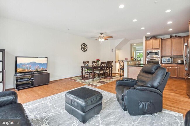 Photo - 124 Liriope Place