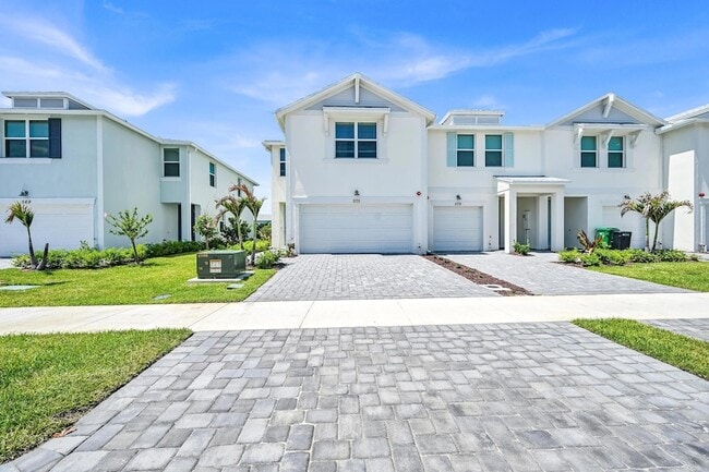 Building Photo - 575 Salisbury Cir