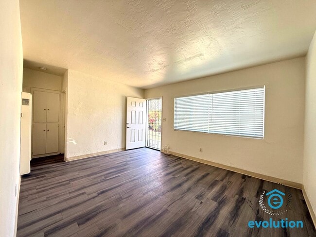 Photo - 10323 Park Ave