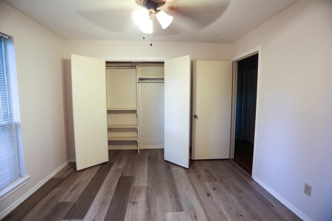 1504 Flintwood Dr Unit Front Bedroom