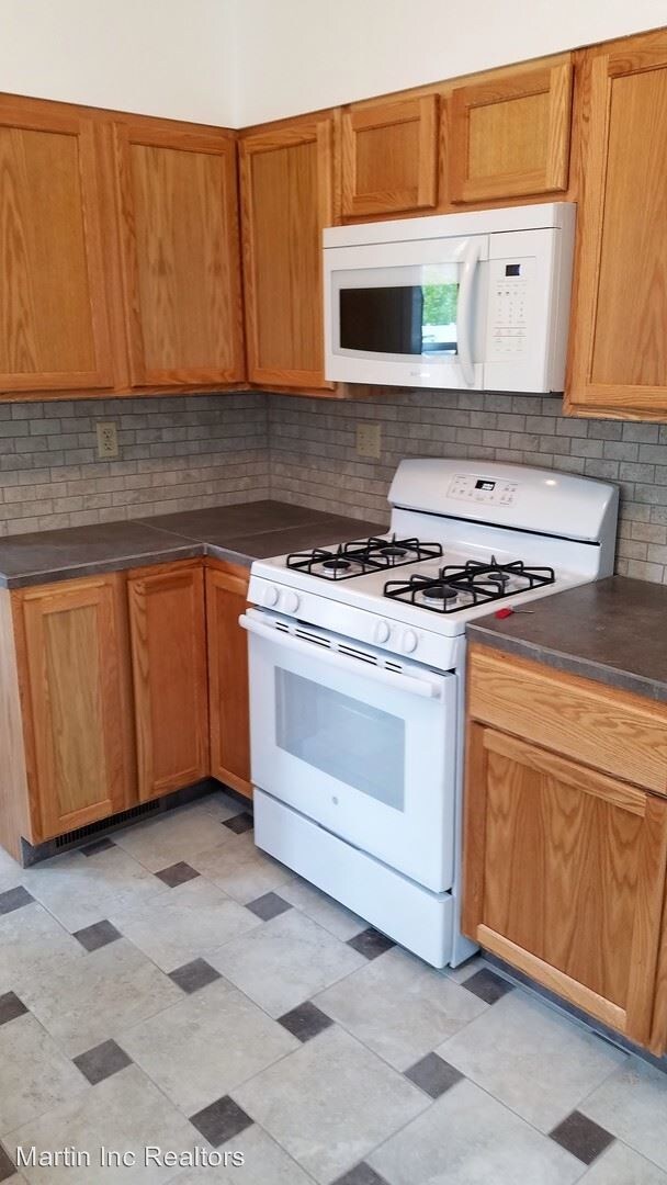 Photo - 3 br, 1 bath House - 1343 Logan Ave