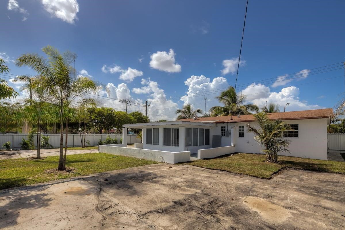 Photo - 160 NW 199th St