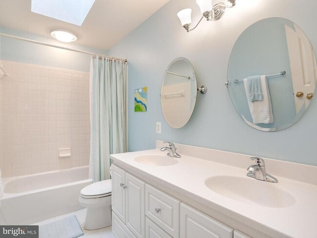 Photo - 10812 Maplecrest Ln
