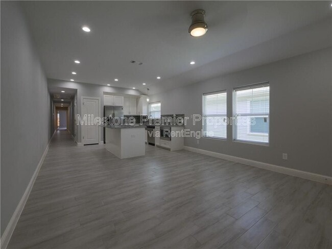 Photo - 605 E Carter St