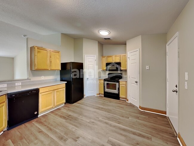 Photo - 25012 Hyde Park Blvd