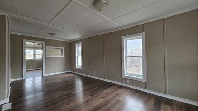 Building Photo - Totally Renovated House Now For Lease