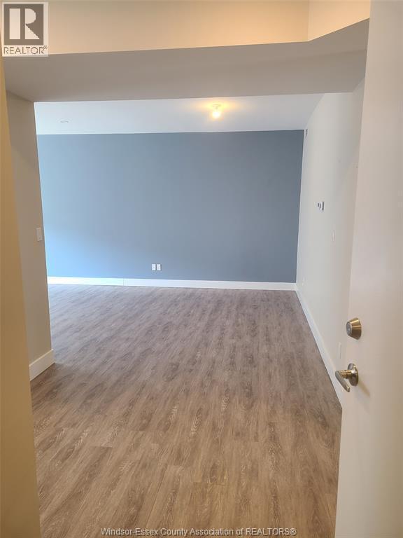 Photo - 550 Sandison St