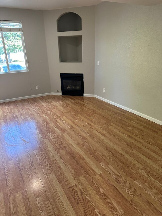 Photo - Clean, spacious, 2 bedroom, 2.5 bath townhome - near Buckley AFB!