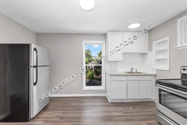 Photo - 740 Kellogg St SE