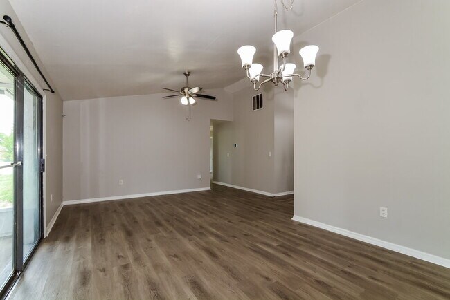 Photo - 518 Carlsbad Dr