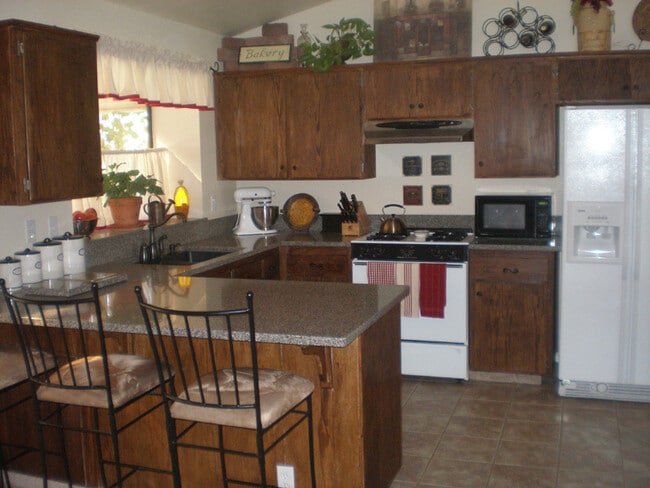 Photo - ***New Listing*** 3 Bedroom 2 Bath home in SW Visalia!!! Yard Care Included!