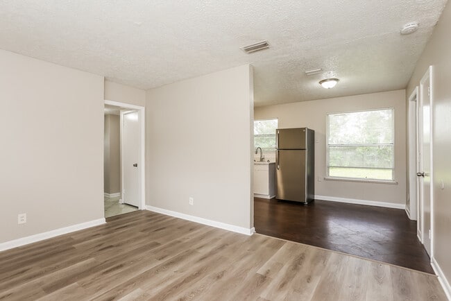 Photo - 8814 Yeoman Dr