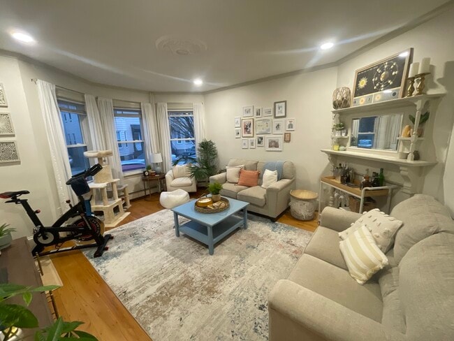 Building Photo - 143 L St Unit 1