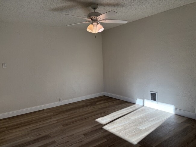 Photo - Remodeled 1-bedroom duplex near downtown P... Unidad 2