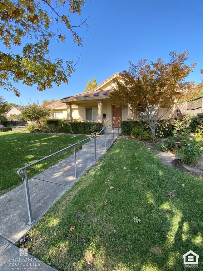 Building Photo - 4 Bedroom Eastside Gem!