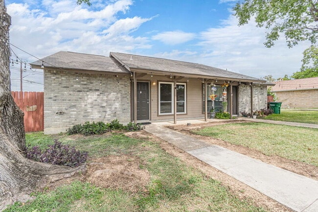 5207 Gawain Dr