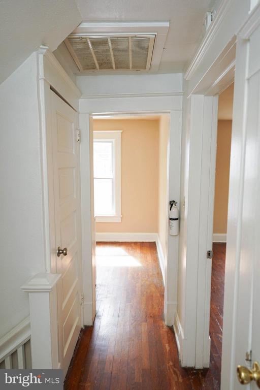 Photo - 235 Newton St