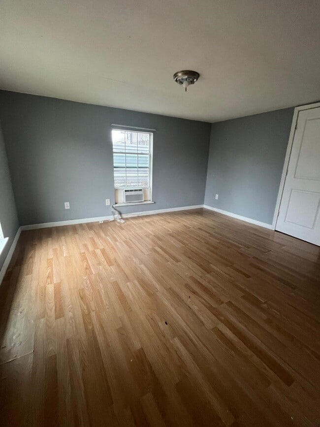 Photo - 2152 William Tell St