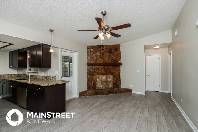 Photo - 1290 Sail Ct SE