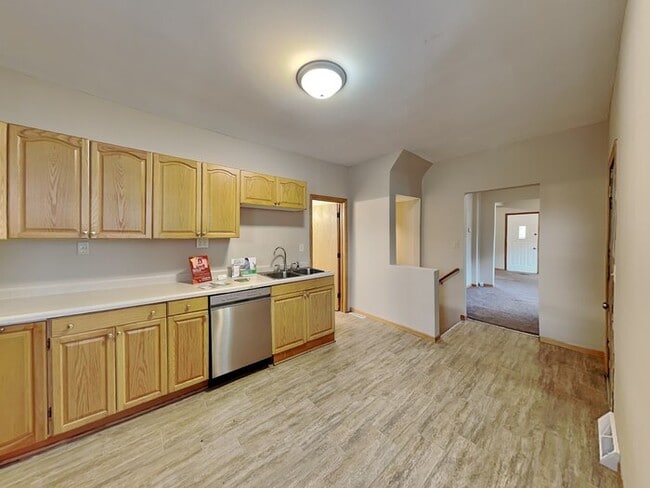 Photo - 3613 E 42nd St