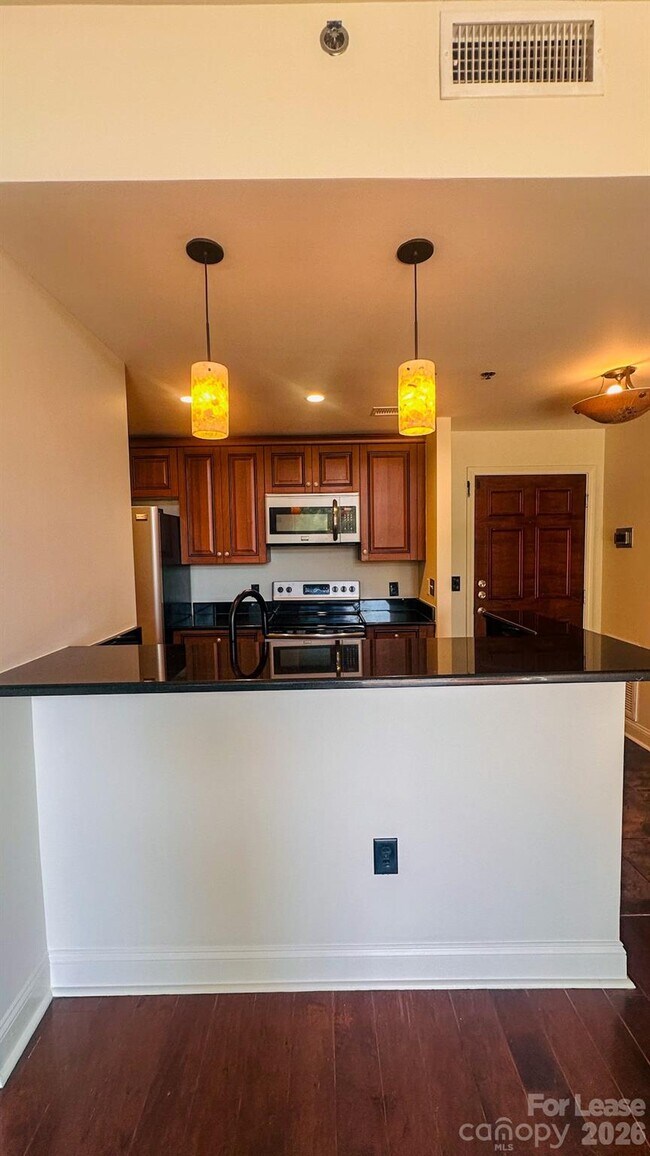 Photo - 300 W 5th St