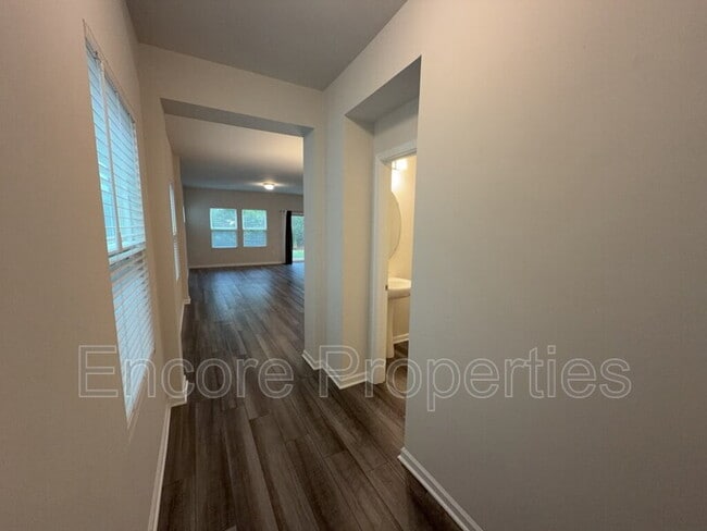 Photo - 304 Joneshaven Dr