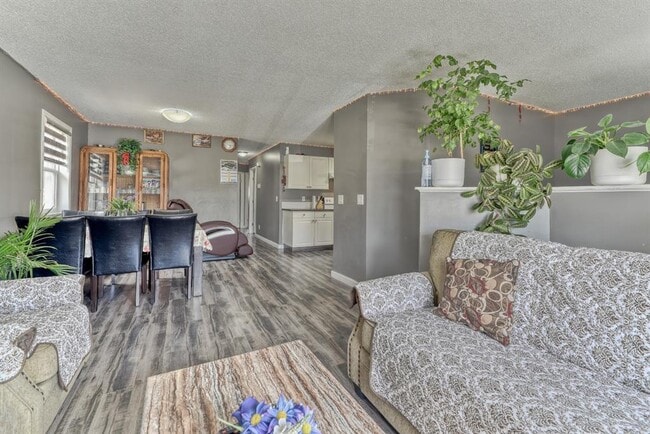 Photo - 102 Taracove Estate Dr NE