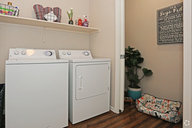 2 habitaciones, 2 baños - 1171 pies cuadrados - Dobson 2222