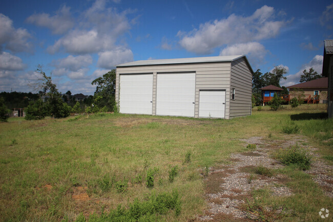 Building Photo - Country Living, Shop, Large Porches Rental