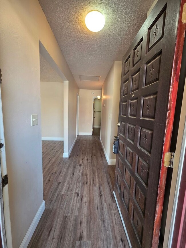 Photo - 2 bedroom 1 bathroom condo near Country Club!