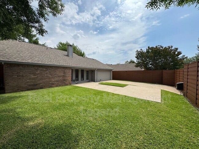 Photo - 4036 Cedarview Rd House