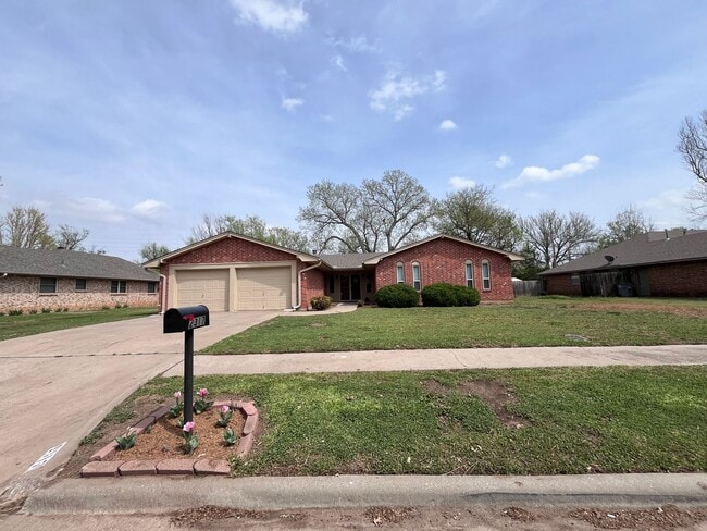 Photo - 2317 NE Village Dr