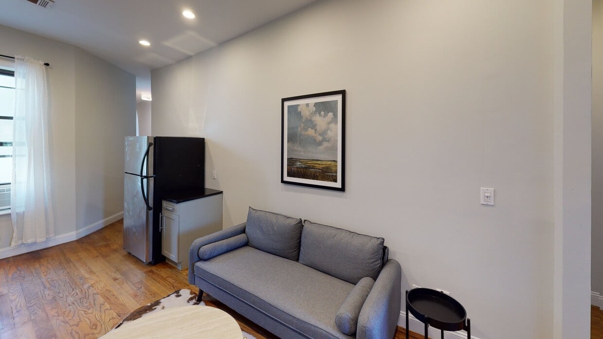 Photo - Private bedroom in 4 bed/1 bath Home