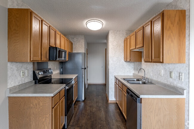 2BR, 1BA - 888SF - Kitchen