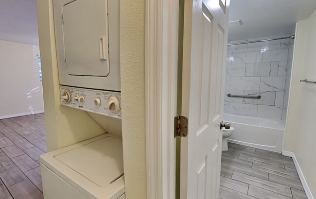 Photo - 613 E 2nd St