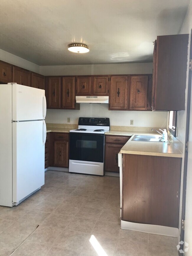 Building Photo - 2 Bedroom 1 Bath 4Plex-5 Mins from Campus Rental