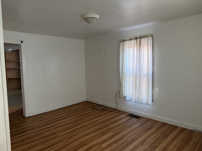 Photo - 301 Coddington Rd