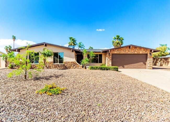 Building Photo - 5320 E Hearn Rd