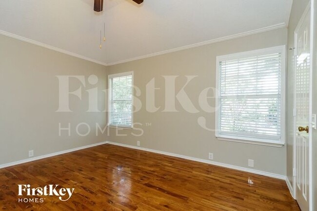 Photo - 985 Union Dr
