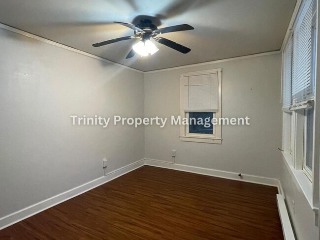 Photo - 620.5 Locust Ave