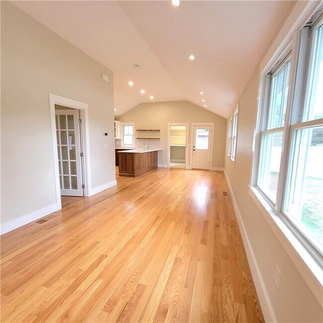 Photo - 33 Sakonnet Dr