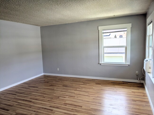 Building Photo - 3254 Honolulu Ave Unit D