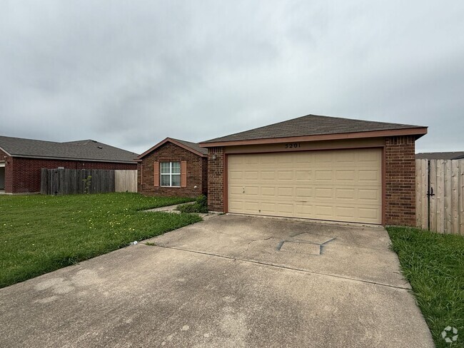 Building Photo - NEW IN MANAGEMENT - COMING SOON! Rental